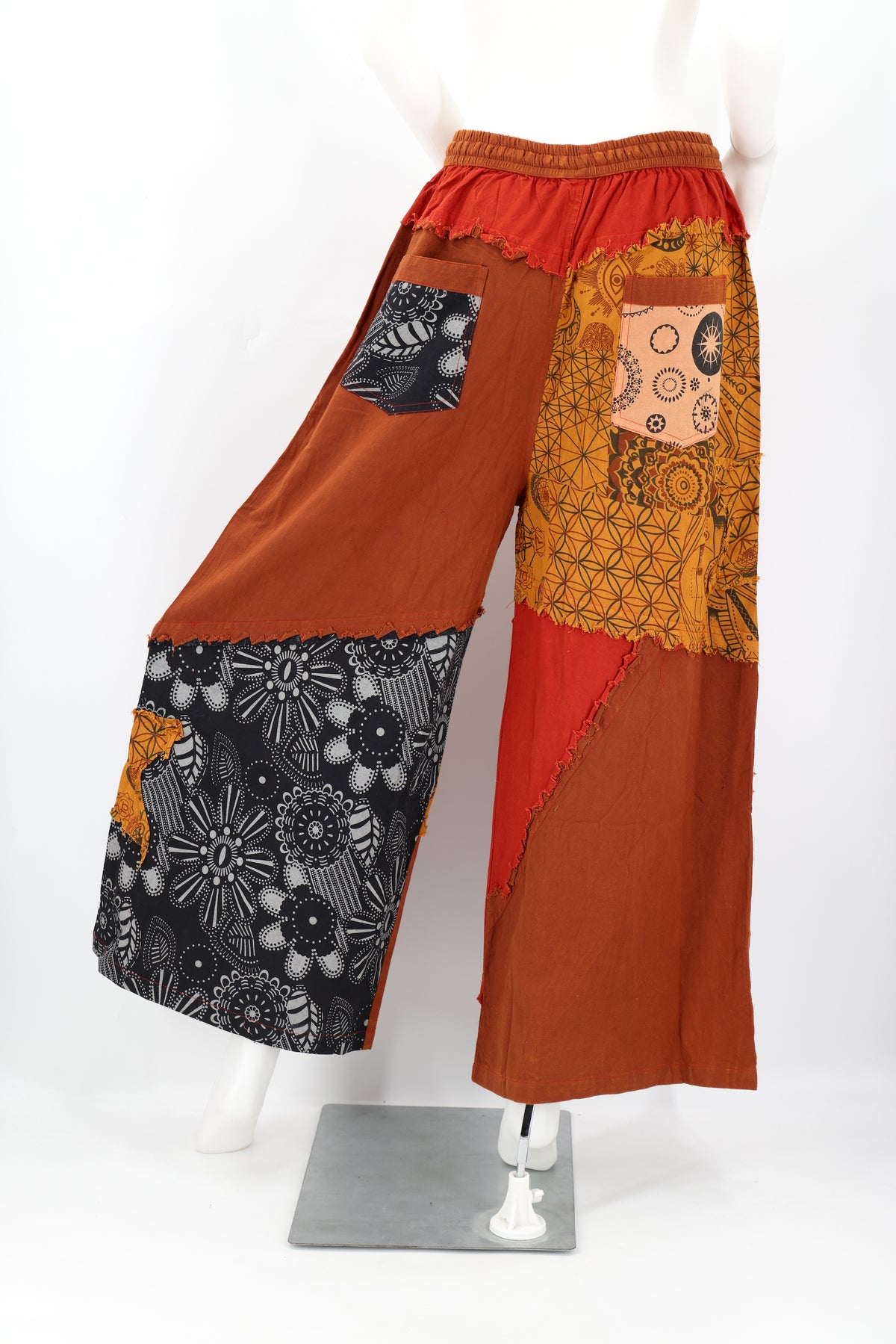 Freigeistige, künstlerische Patchwork-Palazzo-Hose mit weitem Bein