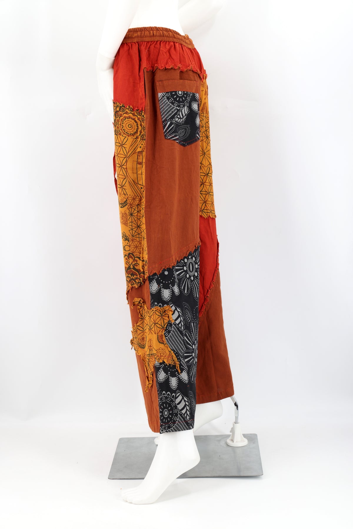 Freigeistige, künstlerische Patchwork-Palazzo-Hose mit weitem Bein