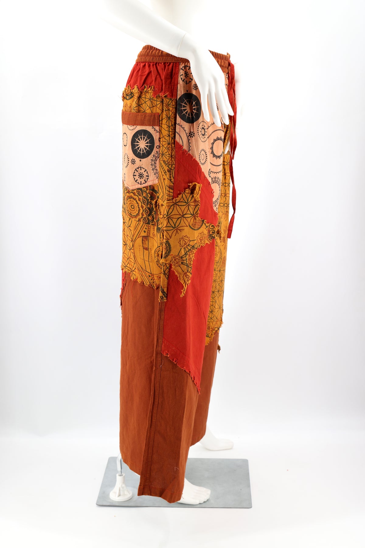 Freigeistige, künstlerische Patchwork-Palazzo-Hose mit weitem Bein