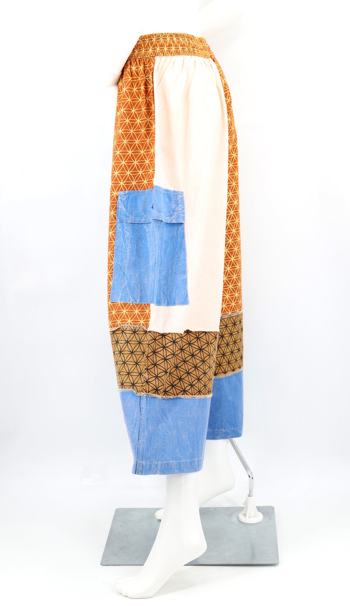 Freigeistige, künstlerische Patchwork-Palazzo-Hose mit weitem Bein