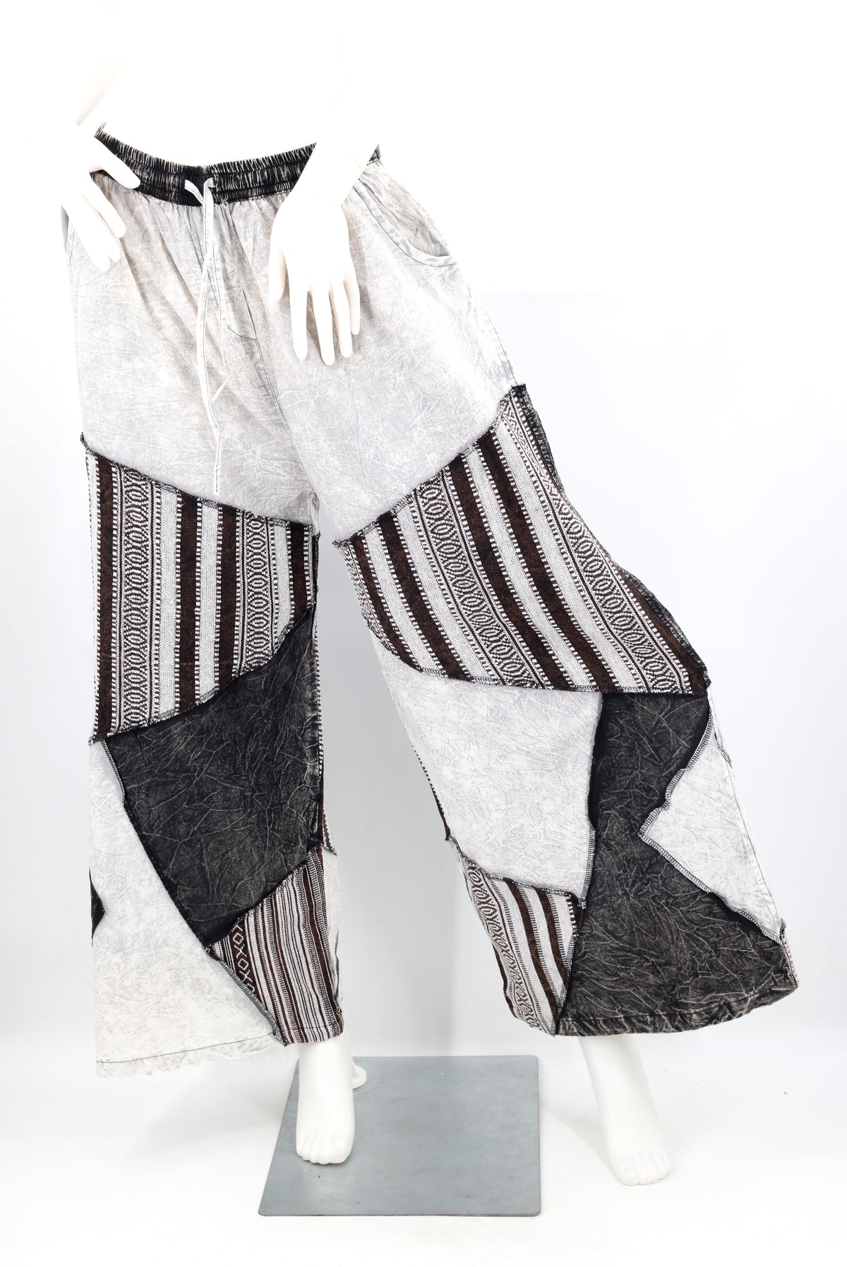 Freigeistige, künstlerische Patchwork-Palazzo-Hose mit weitem Bein