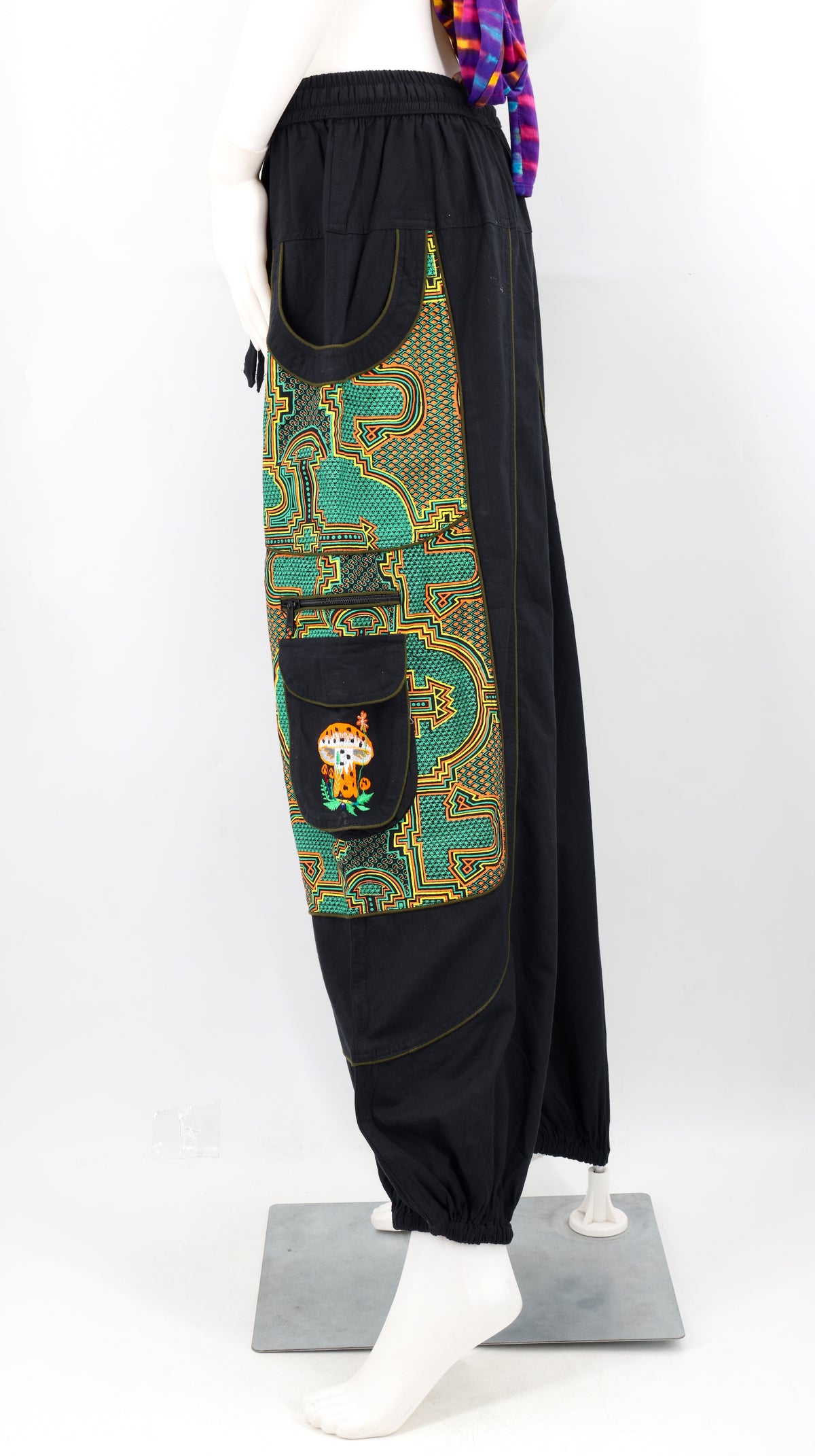 Geometrische Tribal-Haremshose mit mehreren Taschen | Handbestickte Baumwollhose mit Pilzmotiv