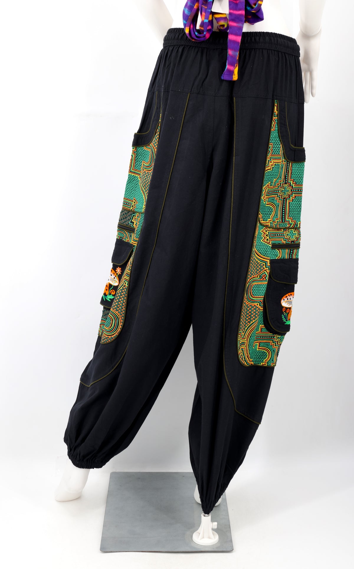 Geometrische Tribal-Haremshose mit mehreren Taschen | Handbestickte Baumwollhose mit Pilzmotiv