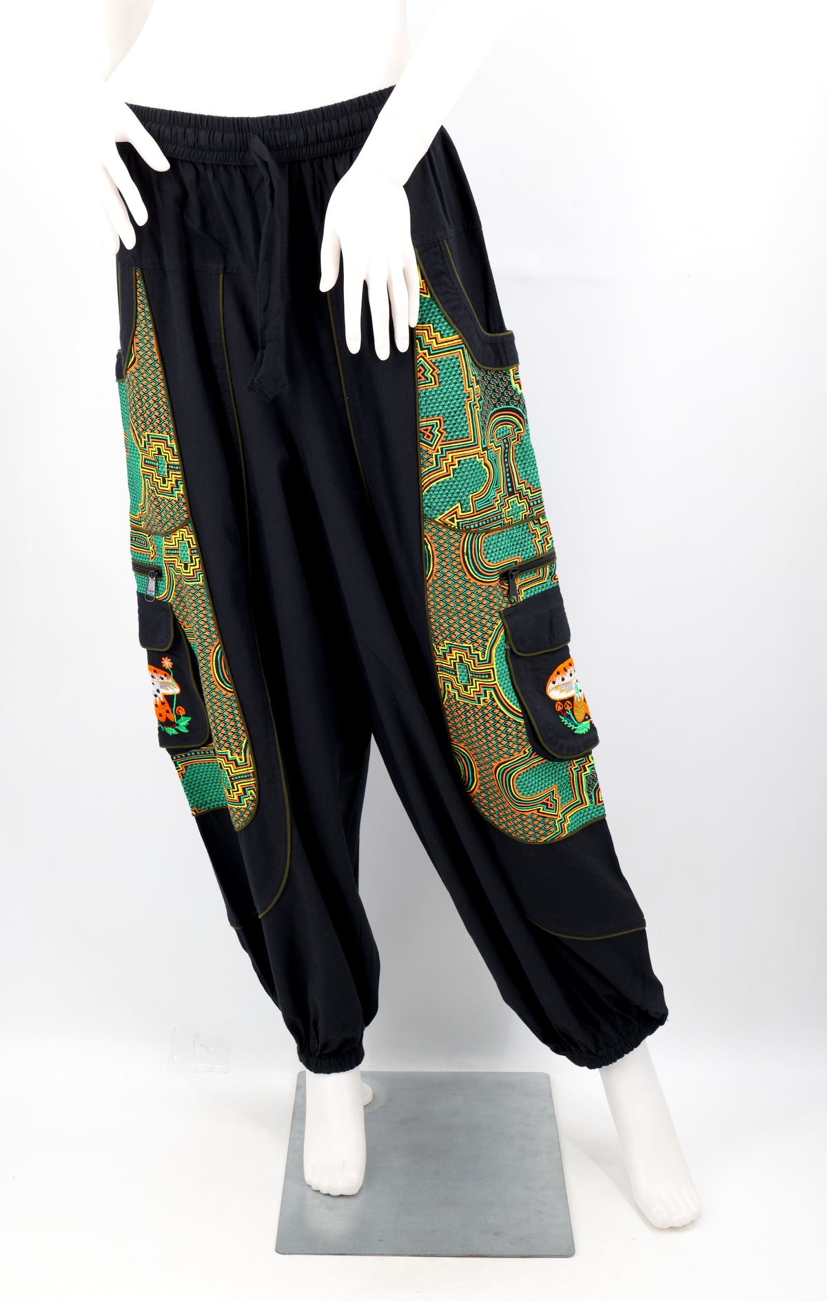 Geometrische Tribal-Haremshose mit mehreren Taschen | Handbestickte Baumwollhose mit Pilzmotiv