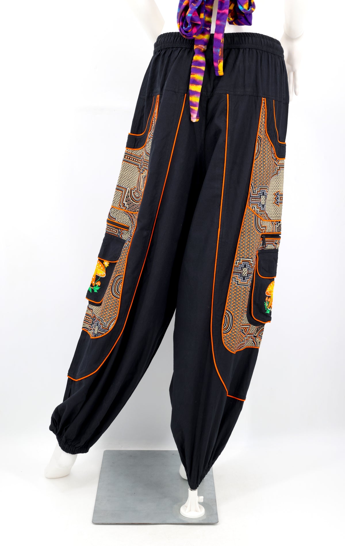 Geometrische Tribal-Haremshose mit mehreren Taschen | Handbestickte Baumwollhose mit Pilzmotiv