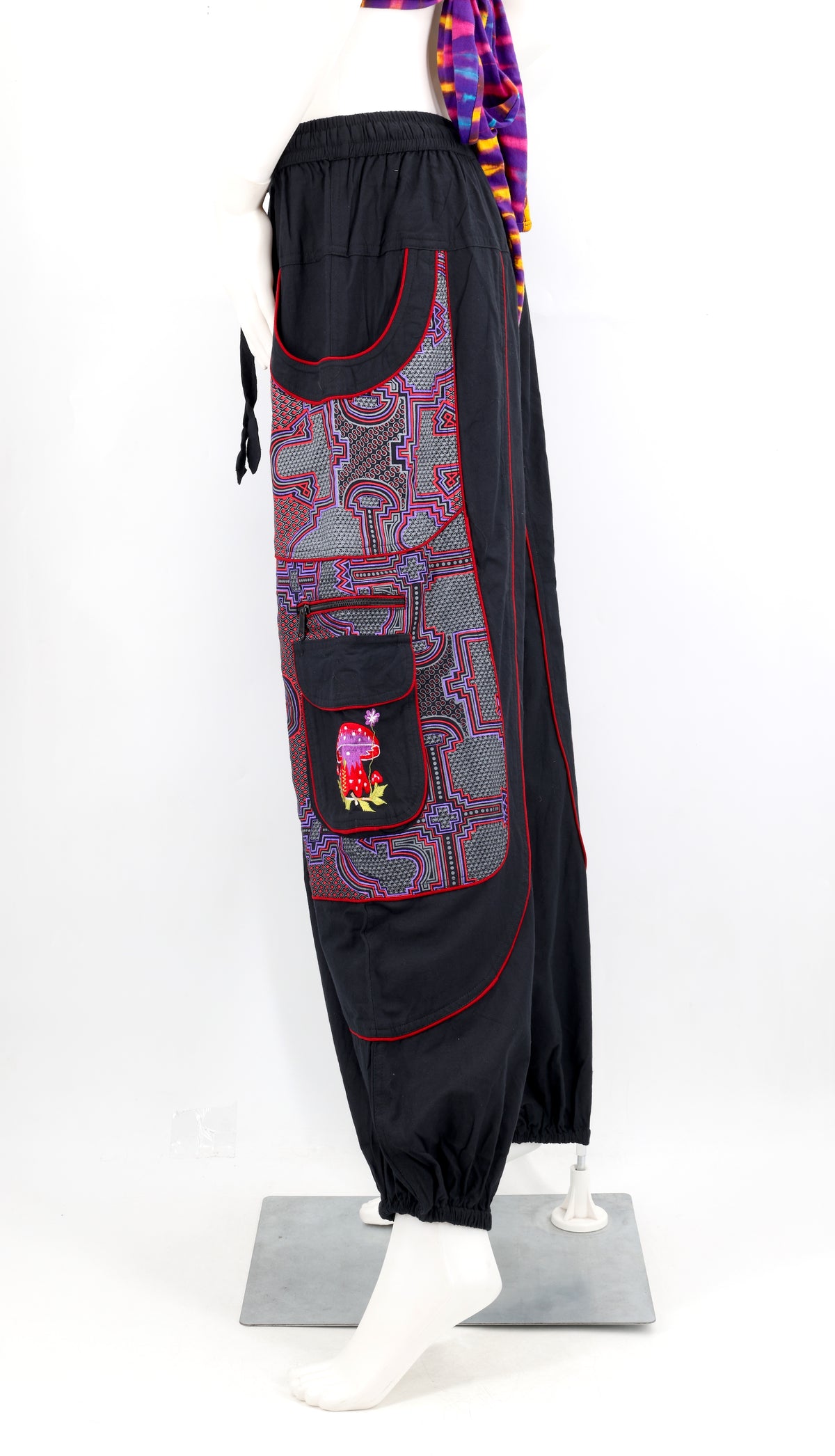 Geometrische Tribal-Haremshose mit mehreren Taschen | Handbestickte Baumwollhose mit Pilzmotiv