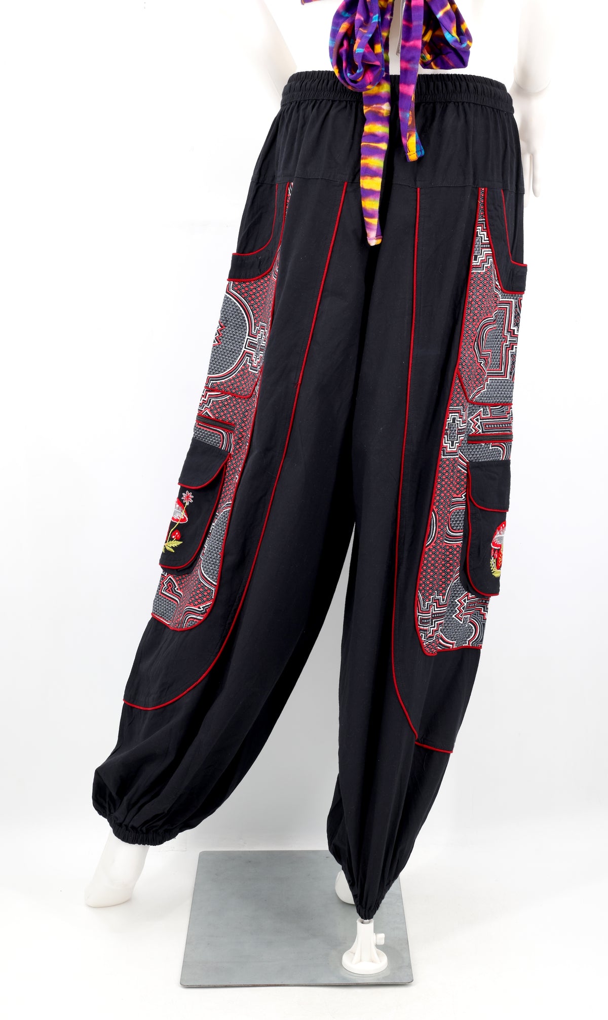 Geometrische Tribal-Haremshose mit mehreren Taschen | Handbestickte Baumwollhose mit Pilzmotiv