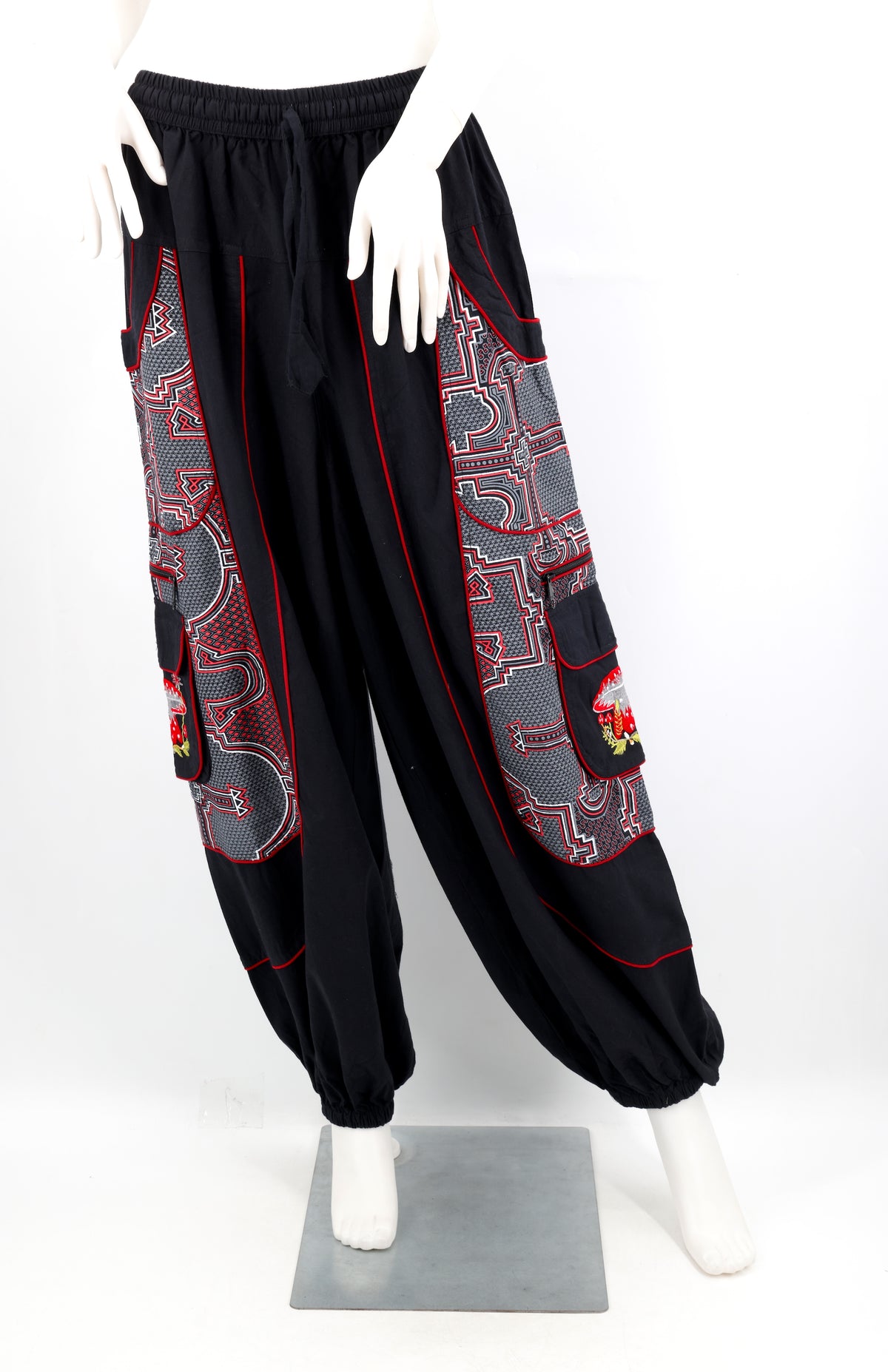 Geometrische Tribal-Haremshose mit mehreren Taschen | Handbestickte Baumwollhose mit Pilzmotiv