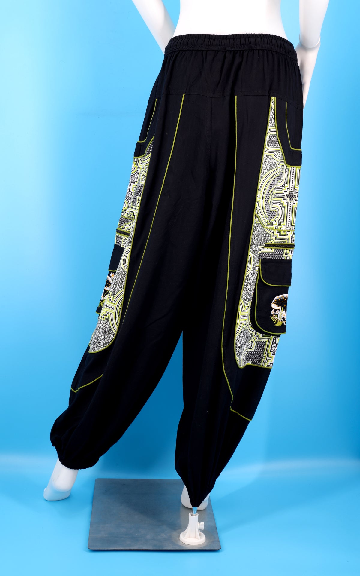 Geometrische Tribal-Haremshose mit mehreren Taschen | Handbestickte Baumwollhose mit Pilzmotiv