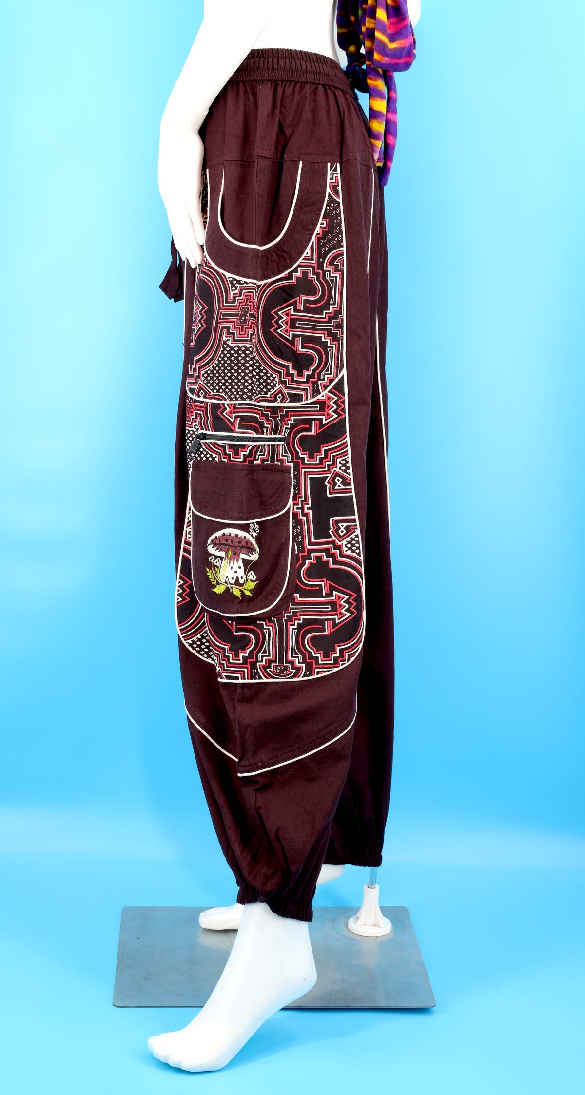 Geometrische Tribal-Haremshose mit mehreren Taschen | Handbestickte Baumwollhose mit Pilzmotiv