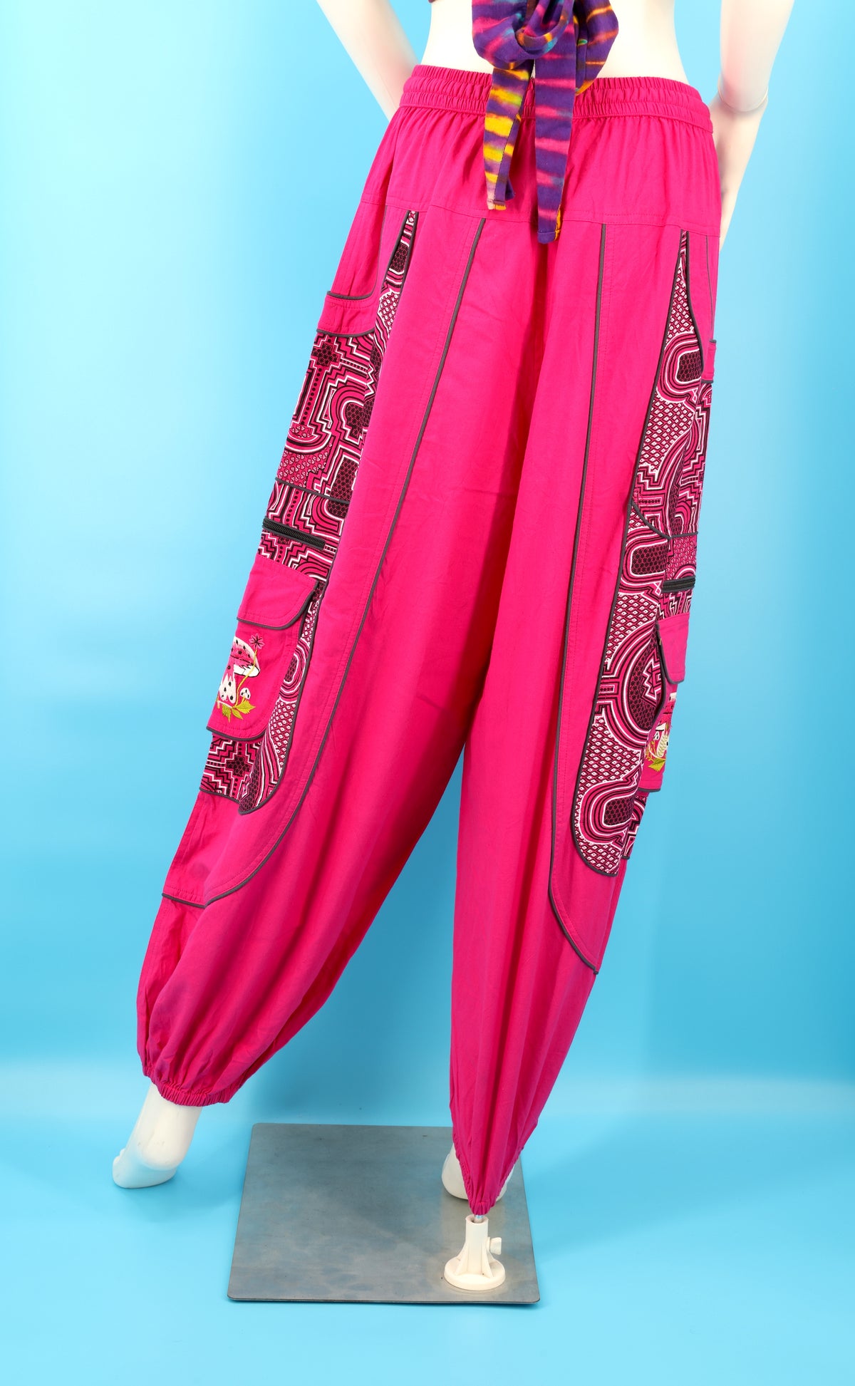 Geometrische Tribal-Haremshose mit mehreren Taschen | Handbestickte Baumwollhose mit Pilzmotiv