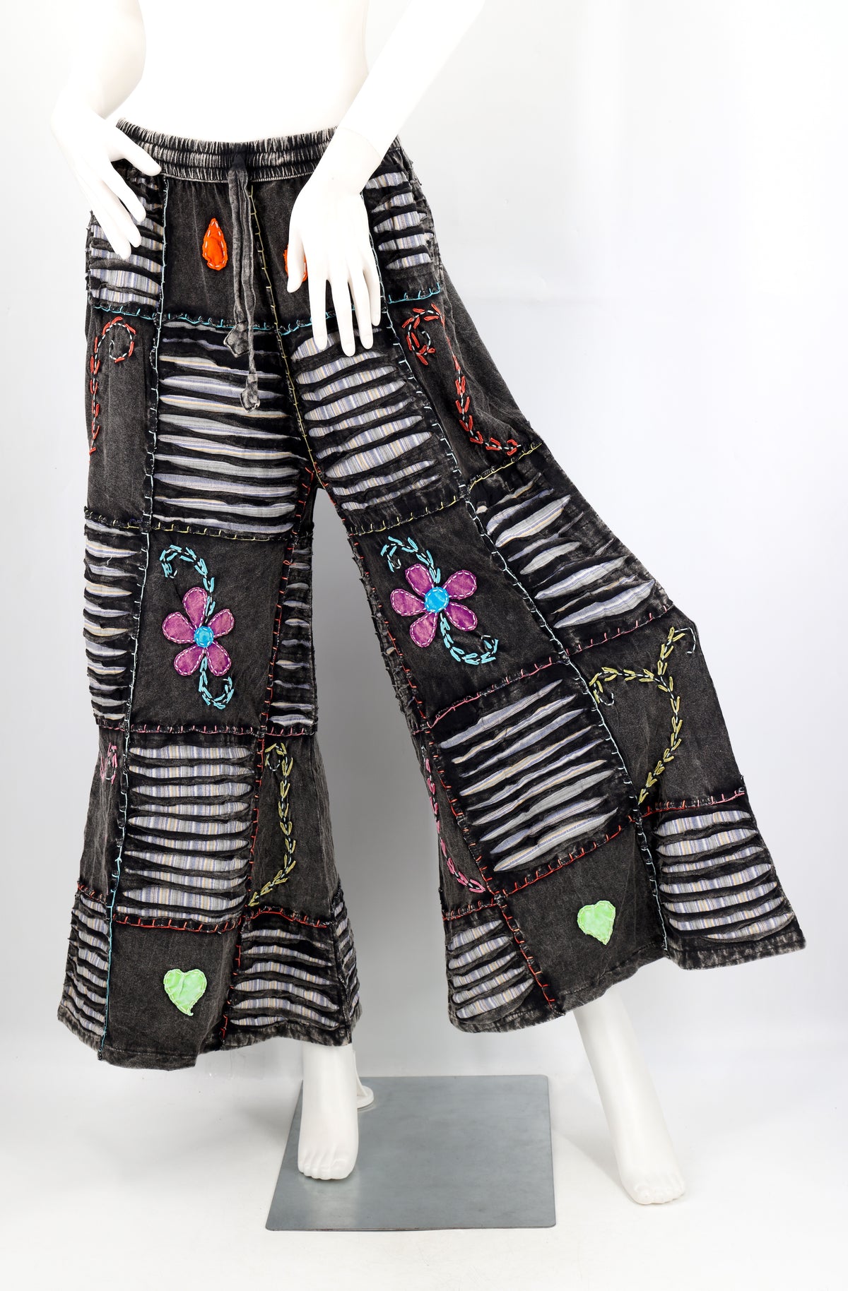 Pantalon palazzo patchwork à broderies florales | Pantalon large en coton